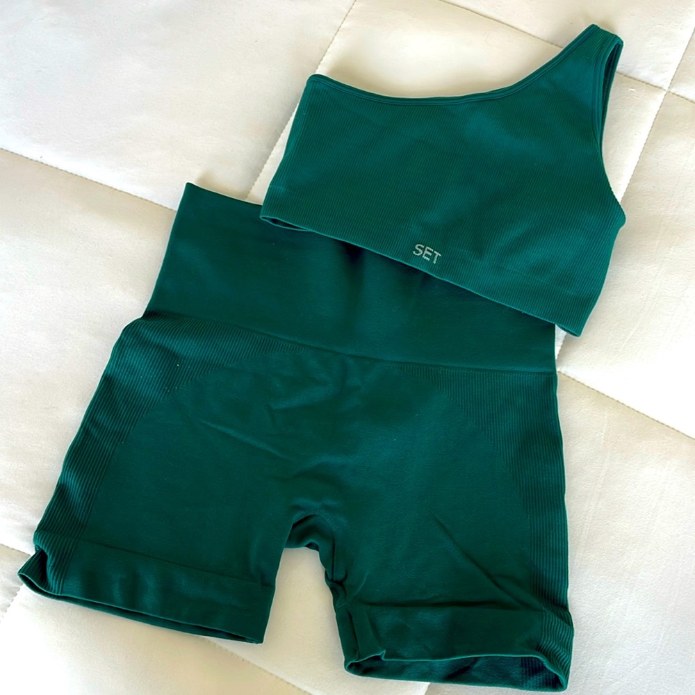 Set Active Green Small Set (Bra & Biker Shorts)